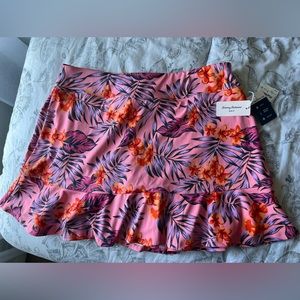 Tommy Bahama size L women’s golf skort. NWT